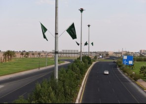 17500 من الأعلام الوطنية تزين الطرق والميادين فى تبوك إحتفالا باليوم الوطنى الـ90