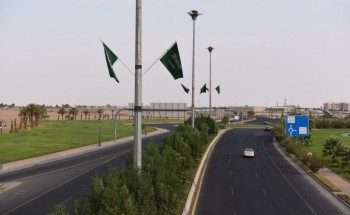 17500 من الأعلام الوطنية تزين الطرق والميادين فى تبوك إحتفالا باليوم الوطنى الـ90