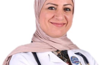 تكريم الدكتورة كوثر العيد بجائزة الشيخ عيسى بن علي في الصفوف الأمامية في مملكة البحرين