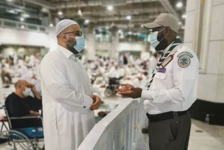 قادة كشافة مكة المكرمة يساهمون في تطبيق الإجراءات الاحترازية بالحرم المكي  