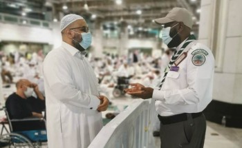 قادة كشافة مكة المكرمة يساهمون في تطبيق الإجراءات الاحترازية بالحرم المكي  