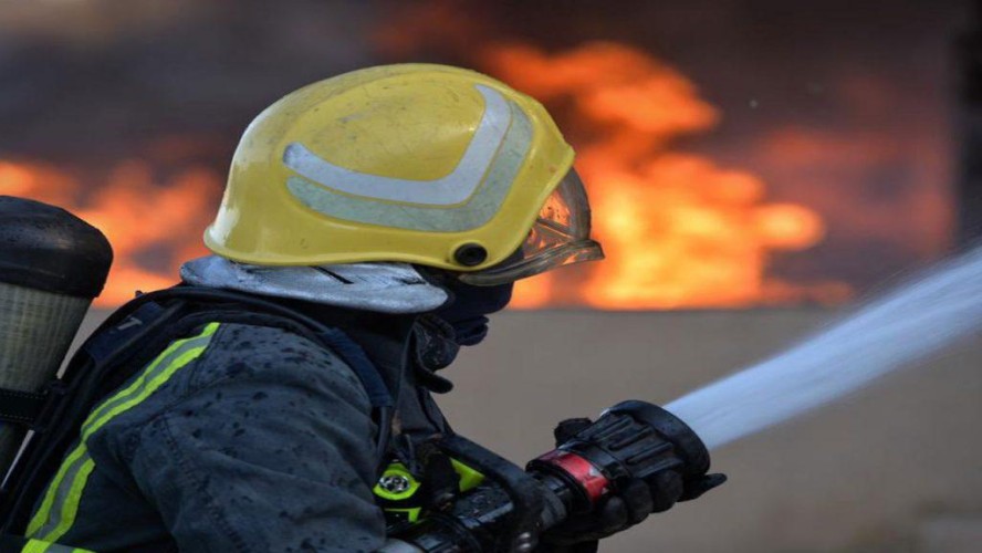 الدفاع المدني بحائل يتمكن من إخماد حريق اندلع في أحد معامل تدوير النفايات