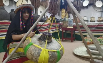 شاهد: سعودية تنشأ متحف داخل منزلها يحتوي على قطع أثرية ومتعلقات المرأة بجازان