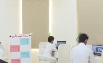 وفر ركن “فسحتي ” .. بالفيديو: مواطن يحول منزله إلى مدرسة افتراضية لأبنائه لسير العملية الدراسية