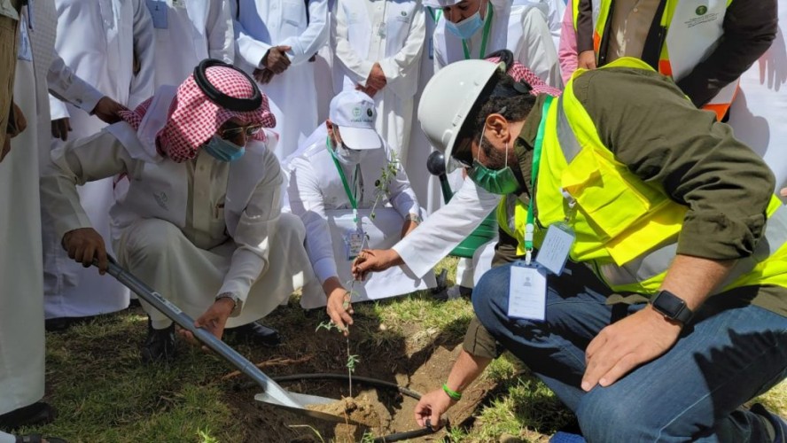 فرع وزارة البيئة والمياه والزراعة بمنطقة عسير يطلق حملة “لنجعلها خضراء”