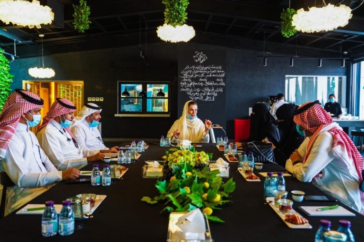 خلال زيارة للأكاديمية السعودية بالخبر…تدريب وتأهيل الشباب والأسر المنتجة في “فن الطهي” العالمي