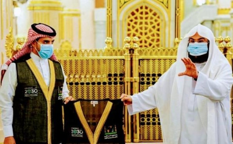 السديس يدشن ” الزي” الرسمي لإدارتي شؤون الحرم القديم والتوسعة السعودية الأولى بالمسجد النبوي