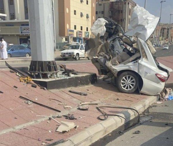 تفاصيل جديدة لحادث انشطار مركبة إلى نصفين بطريقة النكاسة في مكة