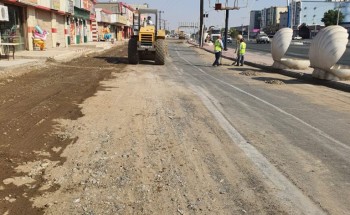بلدية مركز الشقيق تشرع أعمال صيانة وتطوير عدد من الشوارع وإزالة سفلتة الطرق