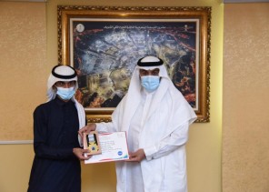 مدير تعليم مكة يكرم طلاب ثانوية مكة ويشيد بإنجازهم العالمي المشرف لعام 2020