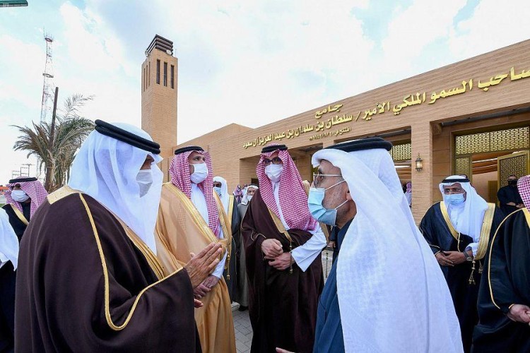 شاهد: لحظة افتتاح الأمير سلطان بن سلمان مسجده ويعلن عن إنشاء أول وقف بالمدينة