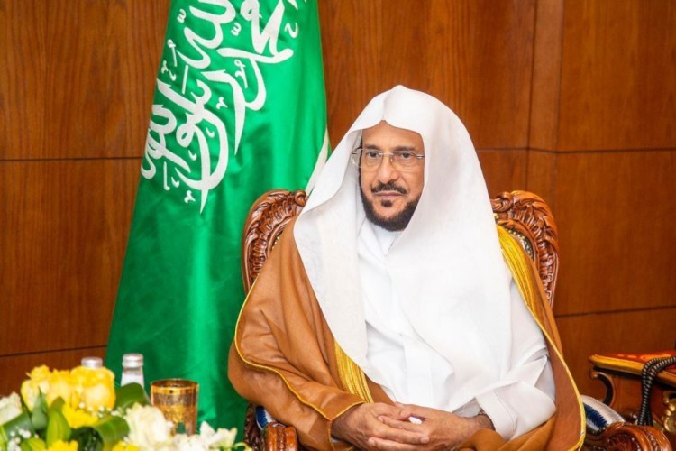 وزير الشؤون الإسلامية يوجه خطباء المملكة بتخصيص خطبة الجمعة القادمة للحديث عن جهود ولاة الأمر في تأمين لقاح فيروس كورونا