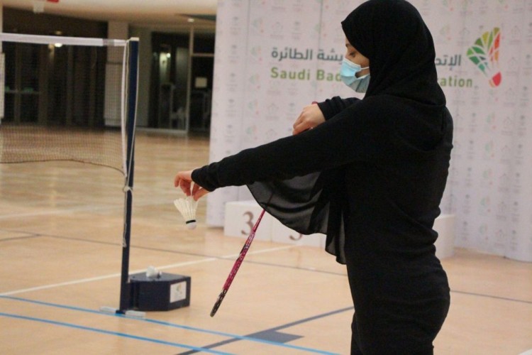 نادي الرياض يستضيف لاعبات الريشة الطائرة