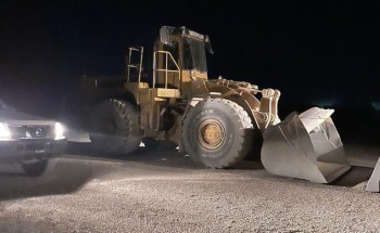 لجنة التعدين بمحافظة المزاحمية تضبط معدات مخالفة تنقل الرمال بدون ترخيص
