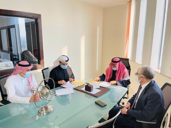الرئيس التنفيذي للتجمع الصحي الأول بالمنطقة الوسطى يوقع على اتفاقية شراكة مجتمعية مع مؤسسة الأمير أحمد بن عبدالعزيز للتنمية الإنسانية