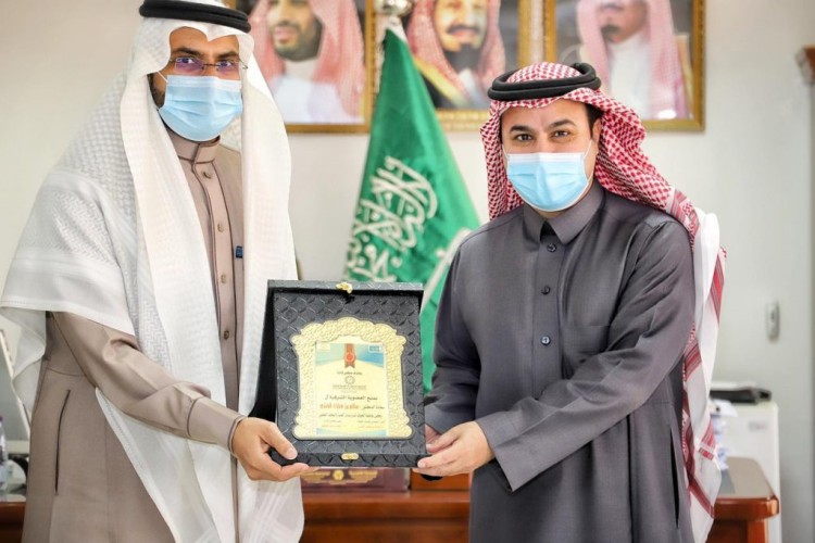 ‏وكيل ⁧‫جامعة الجوف‬⁩ للدراسات العليا والبحث العلمي يتسلم العضوية الشرفية للجمعية السعودية للتربية الخاصة‫ ‬