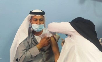 رجل الاعمال عضو شرف صحيفة الشمال الالكترونيه عبدالله الزبني يتلقى اول لقاح في مستشفى الحائط العام