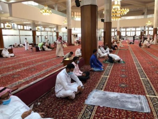 “الشؤون الإسلامية” تغلق 3 مساجد مؤقتًا في 3 مناطق بعد ثبوت حالات كورونا بين صفوف المصلين