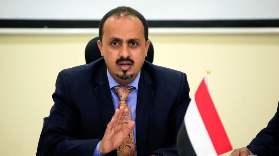وزير الإعلام اليمني يُحذر من مخطط حوثي لدفن جريمة محرقة المهاجرين الأفارقة