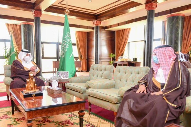 أمير تبوك يستقبل مدير فرع البنك المركزي السعودي بالمنطقة