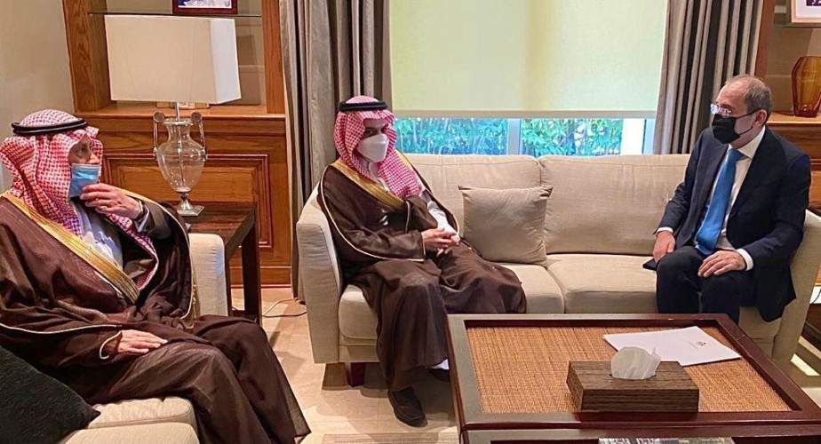 حاملًا رسالة من خادم الحرمين .. نائب رئيس الوزراء الأردني يستقبل الأمير فيصل بن فرحان
