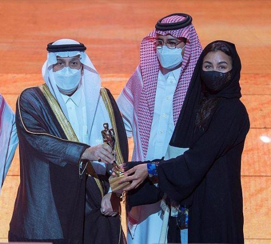 أمير الرياض يُكرم الفائزين بالجوائز الثقافية الوطنية.. والشيخ “العبودي” يُتوّج بـ”شخصية العام”