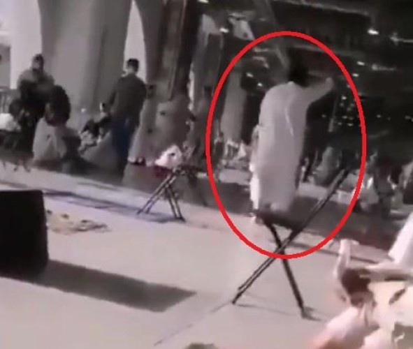 بيان من شرطة مكة بشأن شخص يحمل سلاحًا أبيض ويردد عبارات مؤيدة لجماعات إرهابية في الحرم المكي