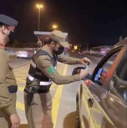استعدادا لموسم العمرة .. بالفيديو: أمن الطرق يكثف جهوده بمركز الضبط الأمني بمدخل مكة