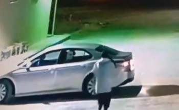 القبض على شاب سرق سيارة بداخلها امرأة بحي طويق في الرياض