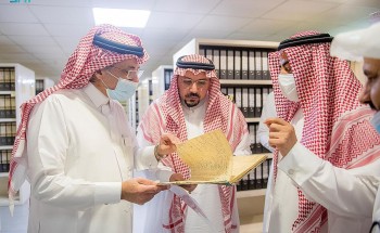 سمو أمير القصيم يُطلع وزير التجارة وزير الإعلام المكلف على جهود مركز الوثائق