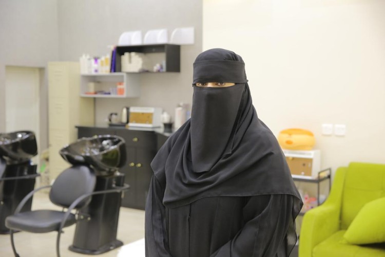 سعودية من بند الأجور  إلى مستثمرة في المشاغل النسائية