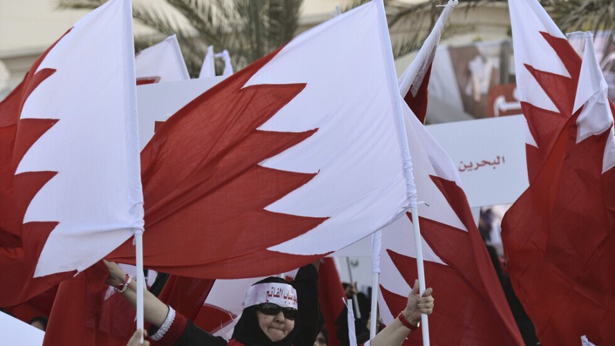 البحرين تعلق دخول القادمين من الدول المدرجة على القائمة الحمراء