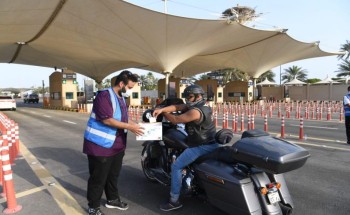 أمانة الشرقية تواصل فعاليات مبادرة ” صحتك أمانة ” لتعزيز الالتزام بالإجراءات الاحترازية بين المسافرين عبر جسر الملك فهد