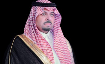 أمير الحدود الشمالية يعزي القاضي محمد الرويلي في وفاة والده