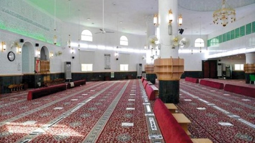 ” الشؤون الإسلامية ” تغلق 5 مساجد بعد ثبوت حالات إصابة بكورونا بين صفوف المصلين