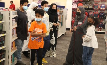 الأميرة هيام آل فرحان تشارك أطفال (البر) رحلتهم التثقيفية في مكتبة جرير