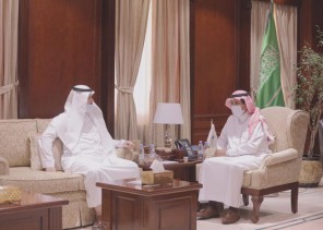 معالي رئيس جامعة حائل خلال استقباله لمجلس للجمعية العلمية السعودية لتطوير القطاع غير الربحي