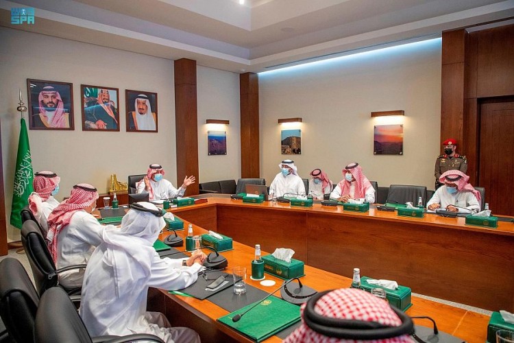 سمو الأمير عبدالعزيز بن سعد يعقد اجتماعاً موسعاً مع الجهات المعنية بالسياحة في حائل