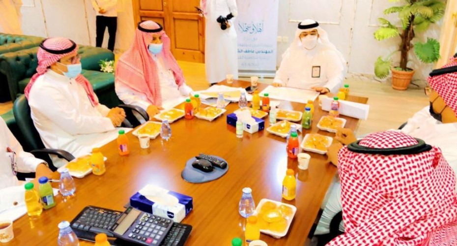أمين الجوف يبحث مع رئيس ومسؤولي بلدية القريات الارتقاء بالخدمات للمواطنين