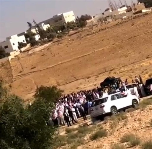 بعد وفاتهم في حـادث مروري .. أهالي مدينة سما السرحان بالأردن يدفنون جثامين الأشقاء السعوديين