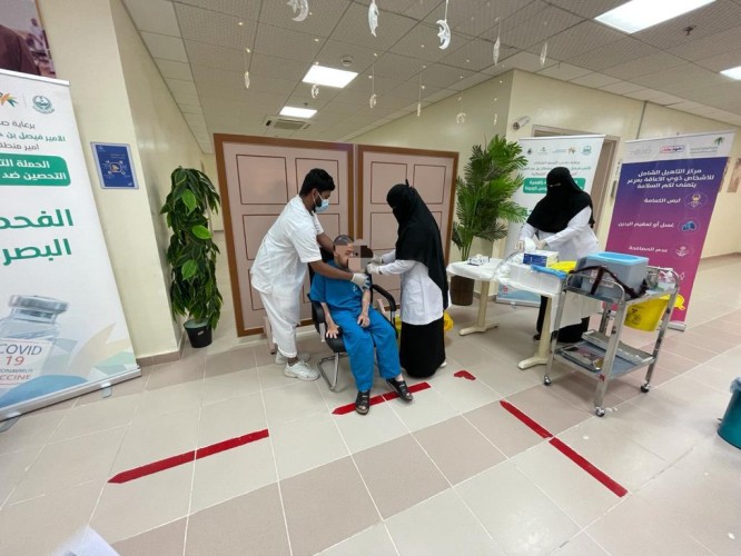 مركز التأهيل الشامل للاشخاص ذوي الاعاقة بـ”عرعر” يشارك في حملة التطعيم