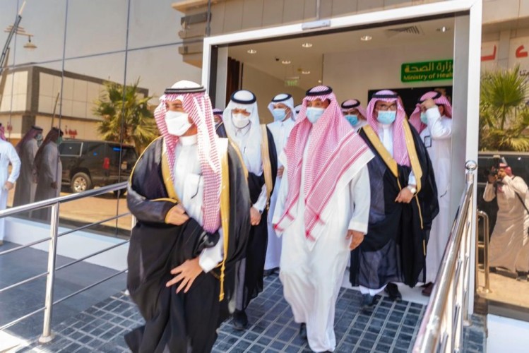 سمو الأمير فيصل بن نواف يفتتح مبنى عيادات المرأة والطفل بمحافظة القريات