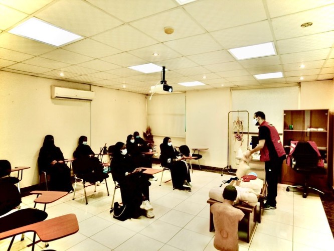 هيئة الهلال الأحمر السعودي بالعاصمة المقدسة يُقيم (٩) دورات تدريبية في برنامج سفير الحياة للإسعافات الأولية