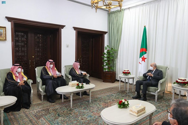 خادم الحرمين الشريفين يبعث رسالة شفوية لرئيس الجزائر