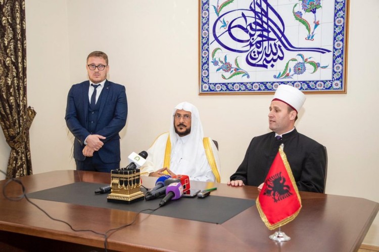 وزير الشؤون الإسلامية: قيادة المملكة تعمل بقوة على حماية الإسلام من الجماعات المتطرفة