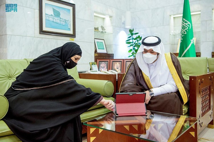 سمو أمير الرياض بالنيابة يدشن حملة التوعية بسرطان الثدي