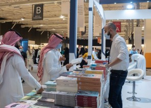 معرض الرياض للكتاب منصةٌ ثقافيةٌ لدحض “الأفكار الإرهابية” من خلال جناح التحالف الإسلامي العسكري