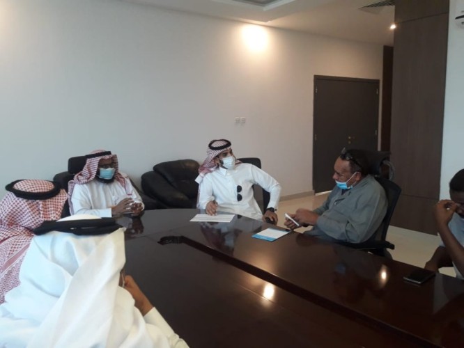 لجنة المشاريع تعقد اجتماعاً مع شركة صدارة العربية للمقاولات بمحافظة صامطة