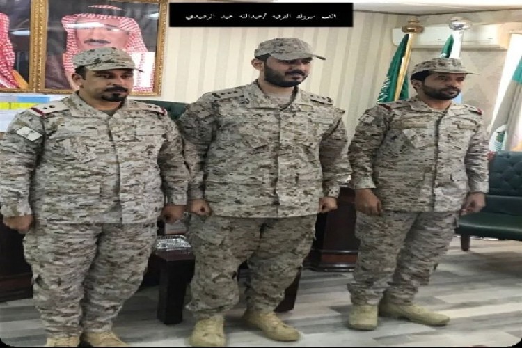قائد كتيبة المشاة الخفيفة “35” يقلد الملازم أول “عبدالله عيد الرشيدي” رتبته الجديدة