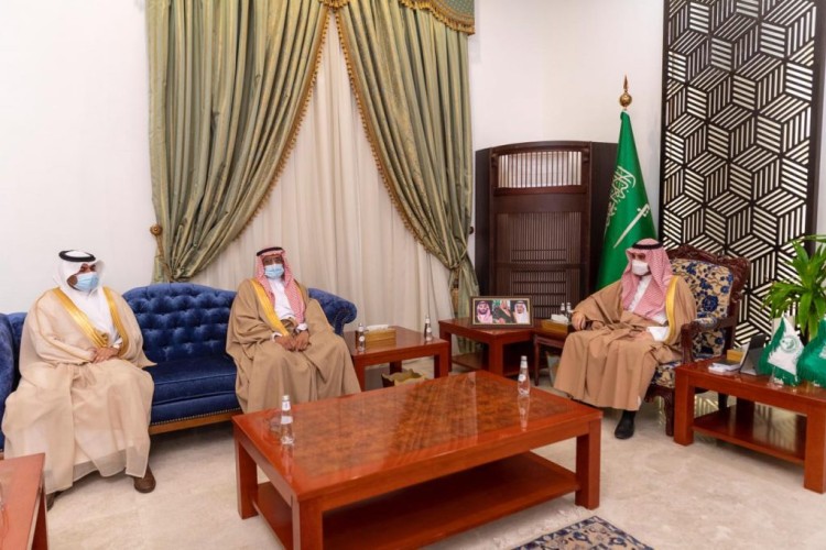 سمو الأمير فيصل بن نواف يلتقي رئيس المجلس الاستشاري الصحي بالجوف
